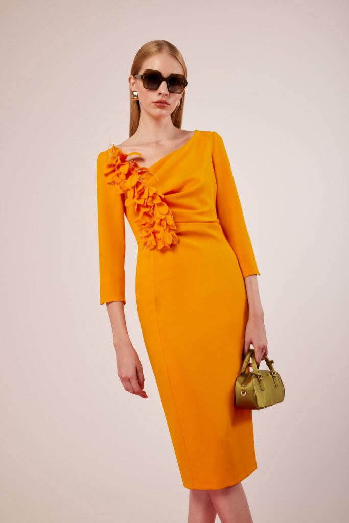 Vestido con pliegues flores naranja