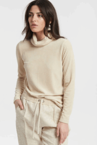 Camiseta cuella alto beig