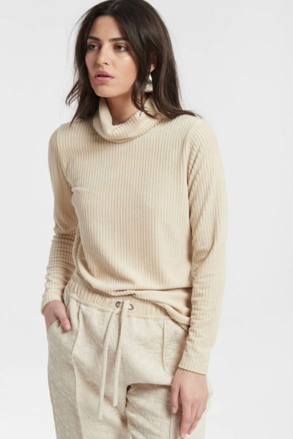 Camiseta cuella alto beig