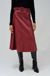 Falda efecto piel con cinturón